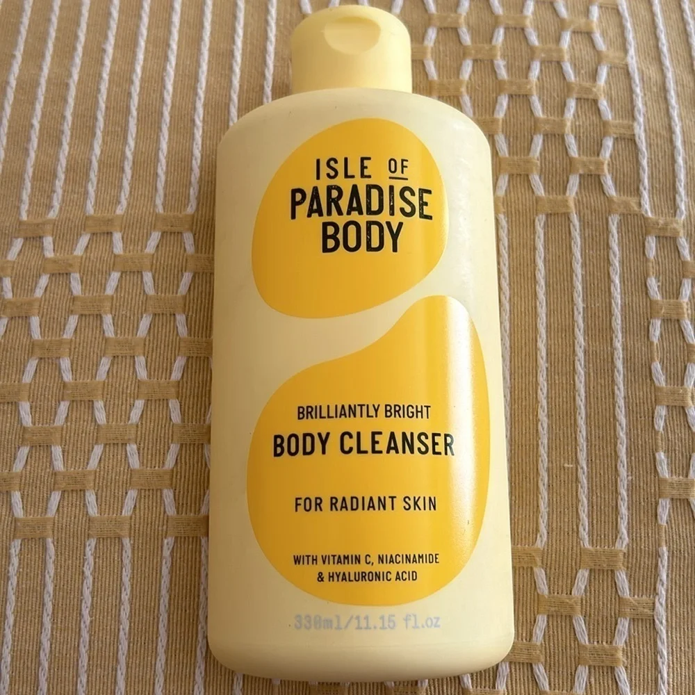 Isle of Paradise Brilliantly Bright Body Cleansing Wash with Vitamin C / SEALED